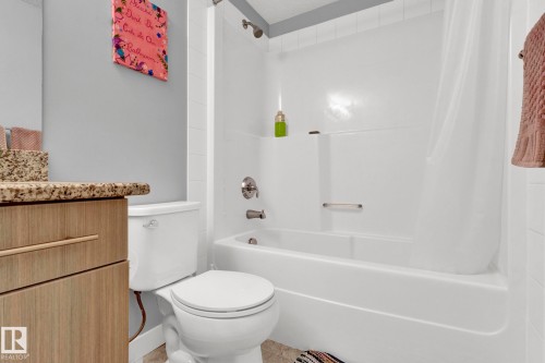305 3670 139 Avenue, Edmonton, AB - Indoor Photo Showing Bathroom
