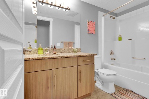 305 3670 139 Avenue, Edmonton, AB - Indoor Photo Showing Bathroom