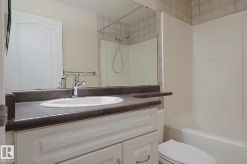 409 261 Youville Drive, Edmonton, AB - Indoor Photo Showing Bathroom