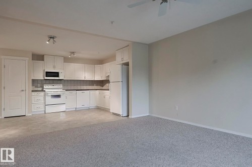409 261 Youville Drive, Edmonton, AB - Indoor Photo Showing Kitchen