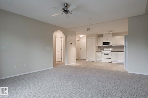 409 261 Youville Drive, Edmonton, AB - Indoor Photo Showing Kitchen