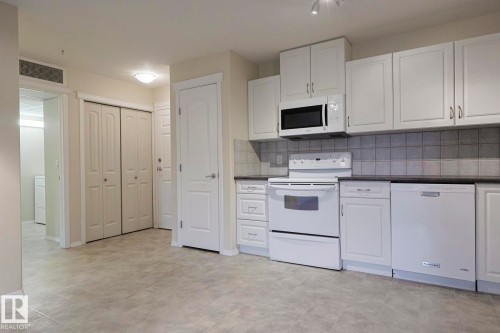409 261 Youville Drive, Edmonton, AB - Indoor Photo Showing Kitchen