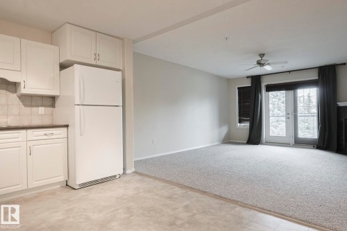 409 261 Youville Drive, Edmonton, AB - Indoor Photo Showing Kitchen