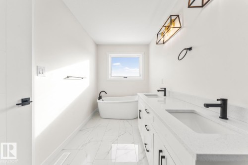 332 Fundy Way, Cold Lake, AB - Indoor Photo Showing Bathroom