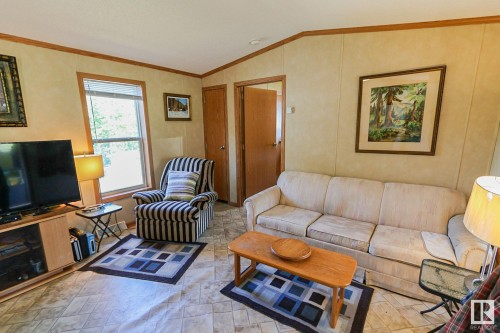 529 12002 Twp Rd 605, Rural St. Paul County, AB - Indoor Photo Showing Living Room