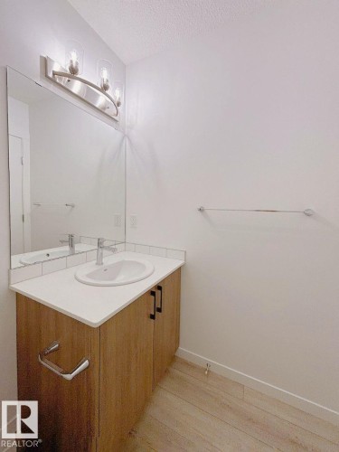 202 860 Secord Boulevard, Edmonton, AB - Indoor Photo Showing Bathroom