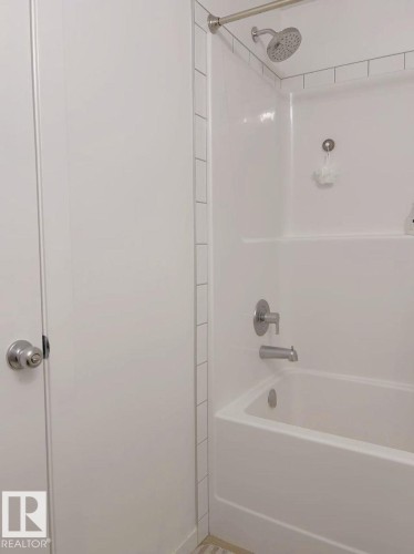 202 860 Secord Boulevard, Edmonton, AB - Indoor Photo Showing Bathroom