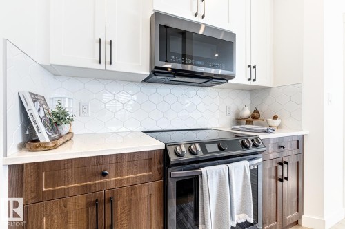 301 Juniper Cove, Leduc, AB - Indoor Photo Showing Kitchen With Upgraded Kitchen