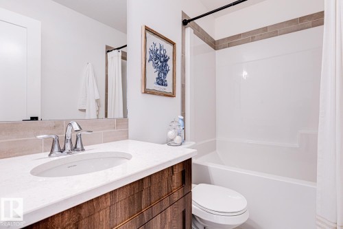 301 Juniper Cove, Leduc, AB - Indoor Photo Showing Bathroom