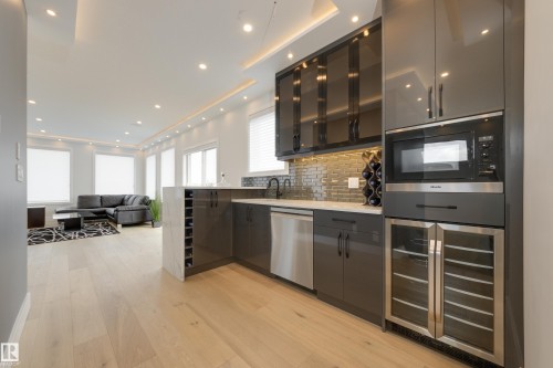 4111 Whispering River Dr. Drive Sw, Edmonton, AB - Indoor Photo Showing Kitchen With Upgraded Kitchen