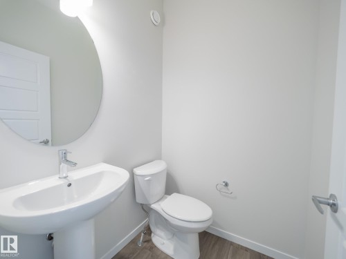 7139 177 Avenue, Edmonton, AB - Indoor Photo Showing Bathroom