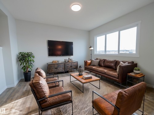 7139 177 Avenue, Edmonton, AB - Indoor Photo Showing Living Room