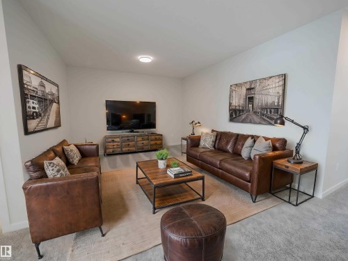 7139 177 Avenue, Edmonton, AB - Indoor Photo Showing Living Room