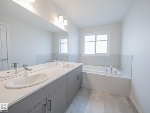 7139 177 Avenue, Edmonton, AB - Indoor Photo Showing Bathroom