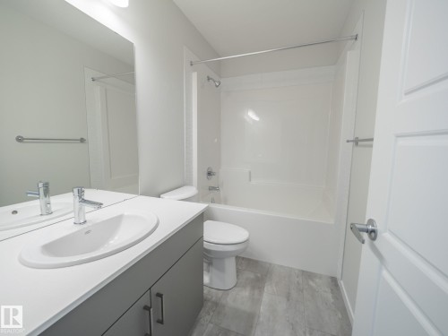 7139 177 Avenue, Edmonton, AB - Indoor Photo Showing Bathroom