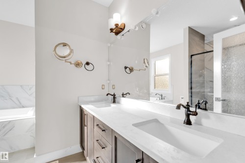 824 34 Avenue, Edmonton, AB - Indoor Photo Showing Bathroom
