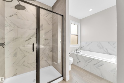 824 34 Avenue, Edmonton, AB - Indoor Photo Showing Bathroom