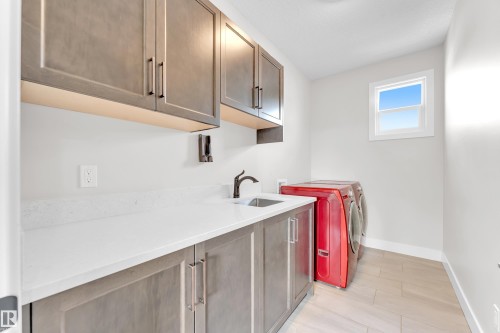 824 34 Avenue, Edmonton, AB - Indoor Photo Showing Kitchen