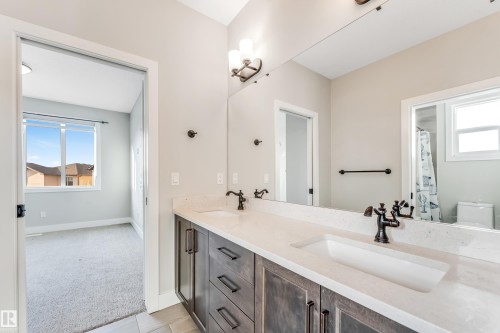 824 34 Avenue, Edmonton, AB - Indoor Photo Showing Bathroom