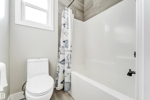 824 34 Avenue, Edmonton, AB - Indoor Photo Showing Bathroom