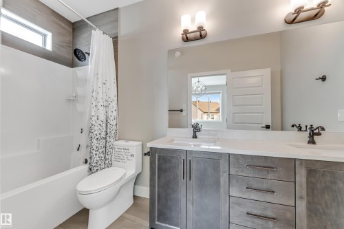 824 34 Avenue, Edmonton, AB - Indoor Photo Showing Bathroom
