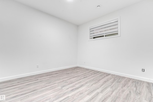 824 34 Avenue, Edmonton, AB - Indoor Photo Showing Other Room