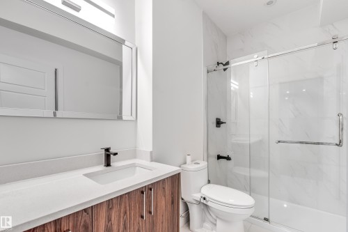 824 34 Avenue, Edmonton, AB - Indoor Photo Showing Bathroom