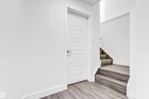 824 34 Avenue, Edmonton, AB - Indoor Photo Showing Other Room