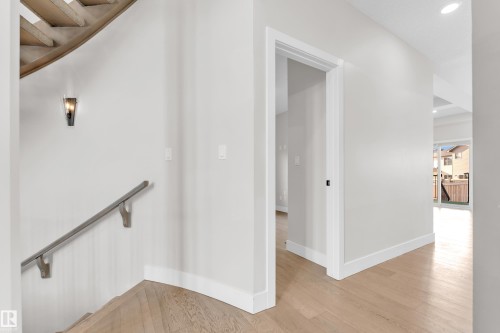 824 34 Avenue, Edmonton, AB - Indoor Photo Showing Other Room