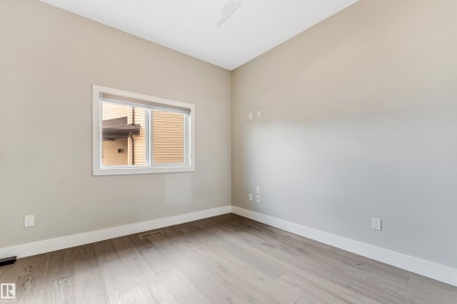824 34 Avenue, Edmonton, AB - Indoor Photo Showing Other Room