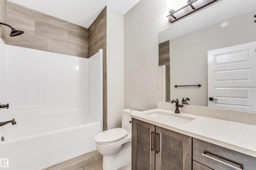 824 34 Avenue, Edmonton, AB - Indoor Photo Showing Bathroom