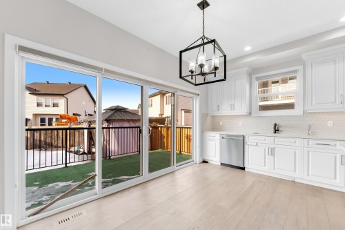 824 34 Avenue, Edmonton, AB - Indoor Photo Showing Other Room