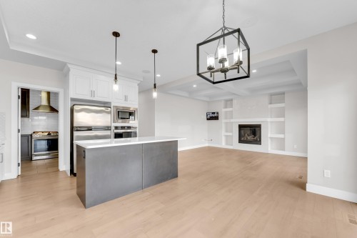 824 34 Avenue, Edmonton, AB - Indoor Photo Showing Kitchen With Fireplace With Upgraded Kitchen