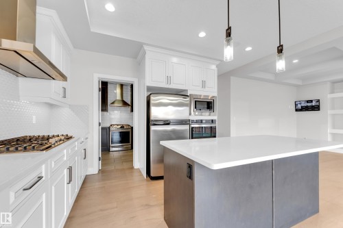 824 34 Avenue, Edmonton, AB - Indoor Photo Showing Kitchen With Upgraded Kitchen