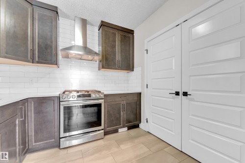 824 34 Avenue, Edmonton, AB - Indoor Photo Showing Kitchen