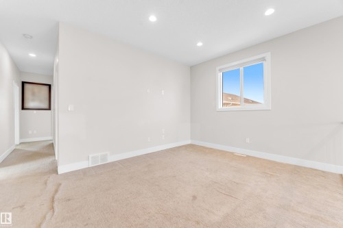 824 34 Avenue, Edmonton, AB - Indoor Photo Showing Other Room