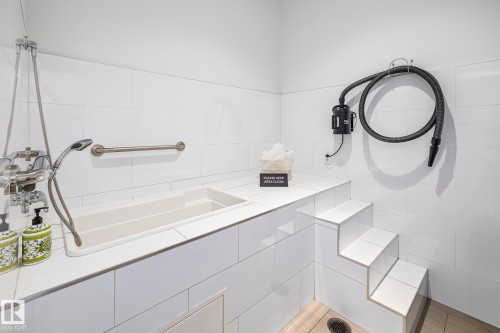 1403 14105 West Block Drive, Edmonton, AB - Indoor Photo Showing Bathroom