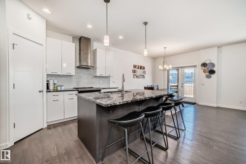 6035 Rosenthal Way, Edmonton, AB - Indoor Photo Showing Kitchen With Upgraded Kitchen