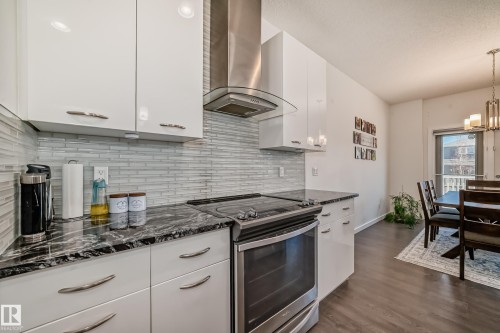 6035 Rosenthal Way, Edmonton, AB - Indoor Photo Showing Kitchen With Upgraded Kitchen