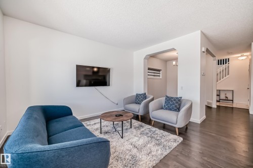 6035 Rosenthal Way, Edmonton, AB - Indoor Photo Showing Living Room