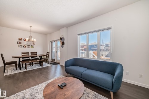 6035 Rosenthal Way, Edmonton, AB - Indoor Photo Showing Living Room