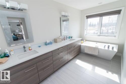 9104 83 Street, Edmonton, AB - Indoor Photo Showing Bathroom