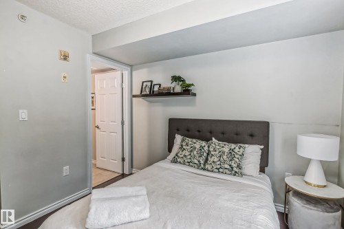 115 10118 106 Avenue, Edmonton, AB - Indoor Photo Showing Bedroom