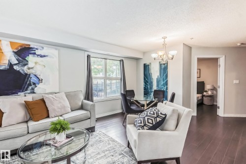 115 10118 106 Avenue, Edmonton, AB - Indoor Photo Showing Living Room