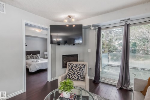 115 10118 106 Avenue, Edmonton, AB - Indoor