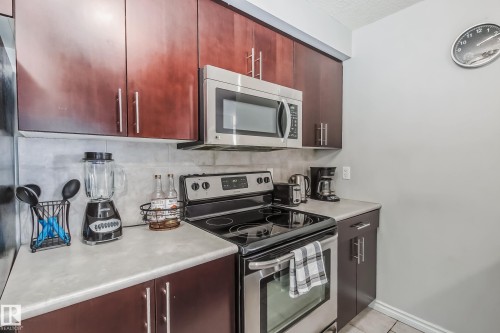 115 10118 106 Avenue, Edmonton, AB - Indoor Photo Showing Kitchen