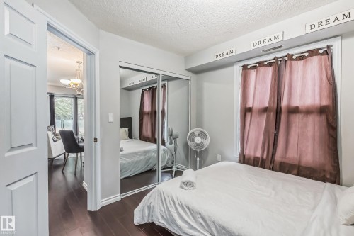 115 10118 106 Avenue, Edmonton, AB - Indoor Photo Showing Bedroom