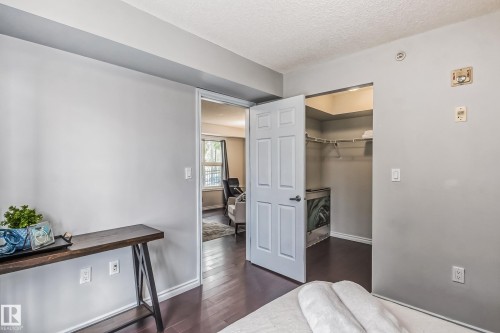 115 10118 106 Avenue, Edmonton, AB - Indoor Photo Showing Bedroom