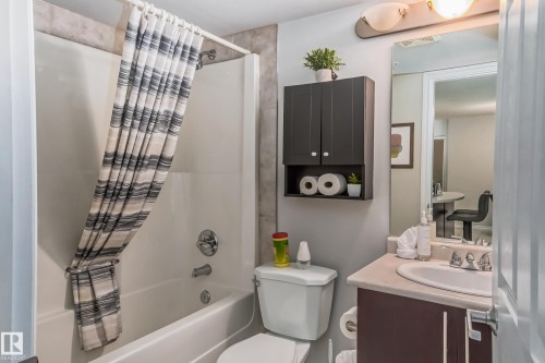 115 10118 106 Avenue, Edmonton, AB - Indoor Photo Showing Bathroom