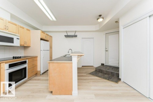 106 8619 111 Street, Edmonton, AB - Indoor Photo Showing Kitchen